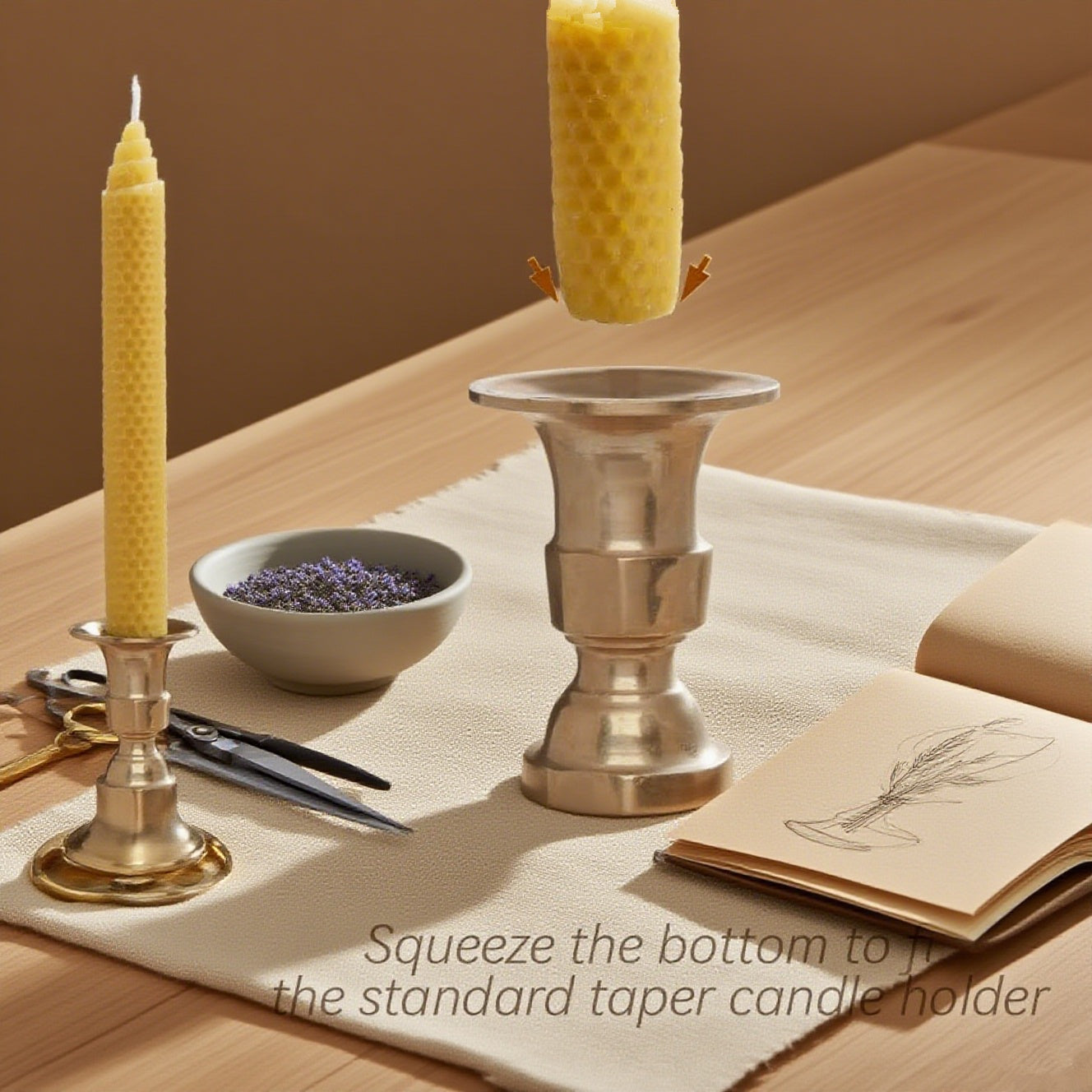 Ensemble de 20 bougies artisanales en cire d’abeille avec texture en nid d’abeille . Bougies effilées élégantes . Combustion propre et longue durée.