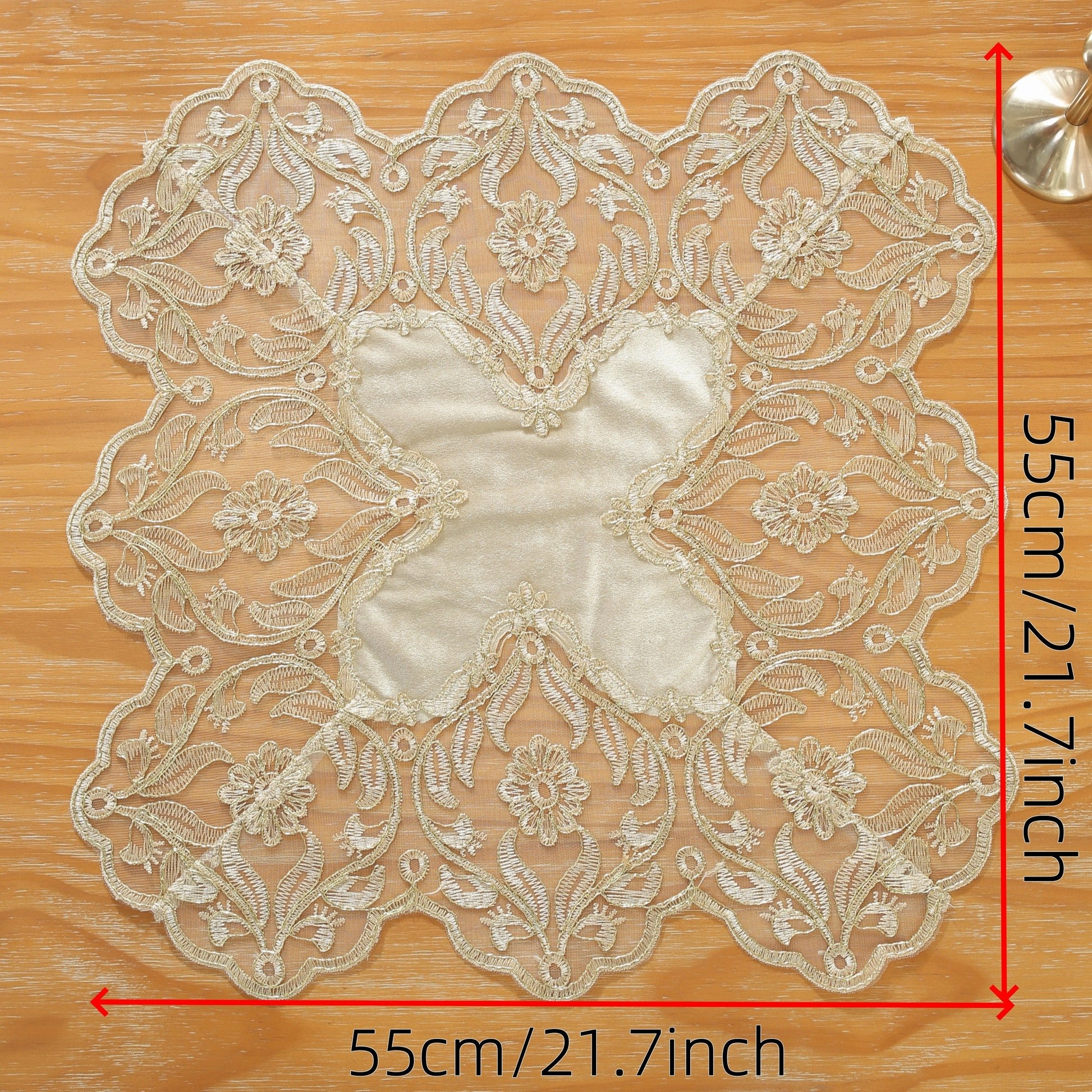 Nappe élégante en polyester avec dentelle dorée brodée – polyvalente pour toutes les saisons, résistante aux taches et à la chaleur, parfaite pour la maison