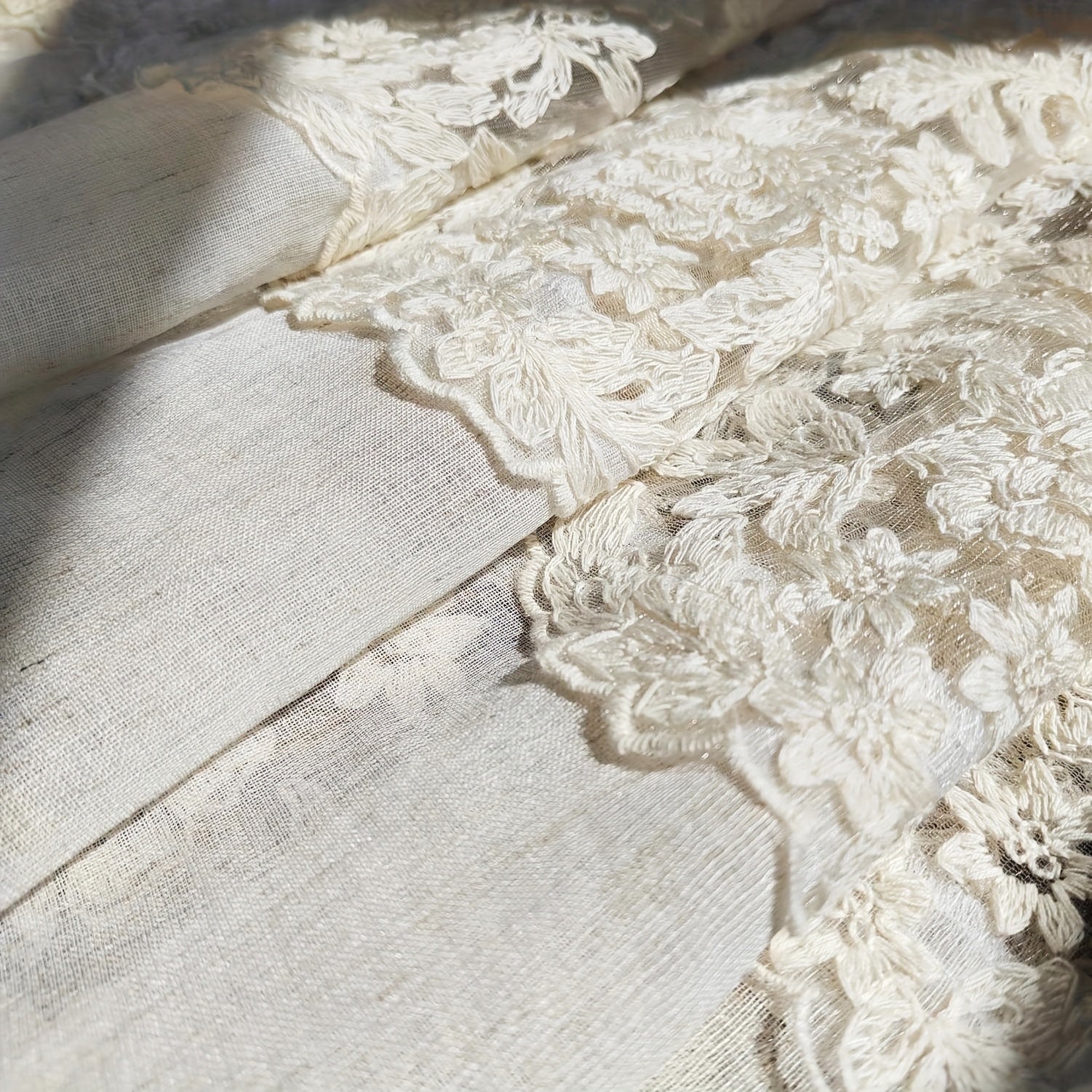 Voilage Romantique en Dentelle Française