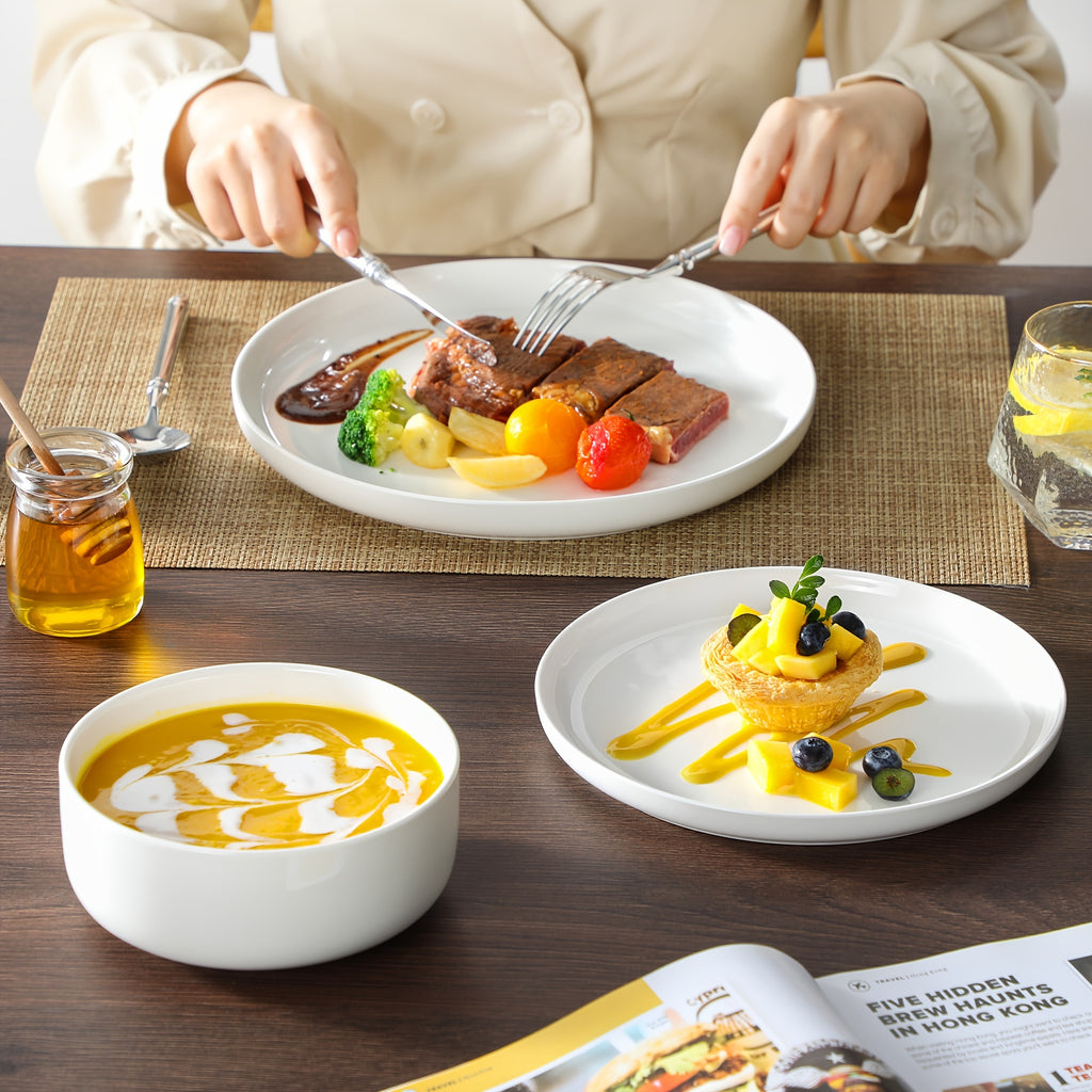 Service de vaisselle en porcelaine blanc ivoire 18 pièces avec assiette plate, assiette à dessert et bol à salade, pour 6 personnes.