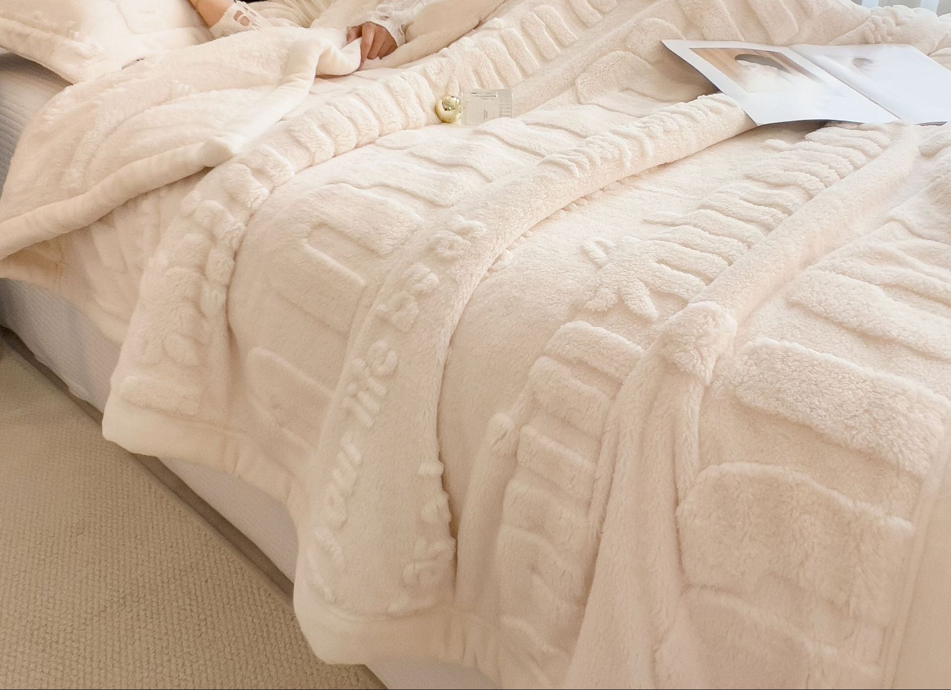 Couverture en peluche polaire hiver - 1 pièce, dessus-de-lit épais en flanelle de velours gaufrée, plaid chaud toutes saisons en polyester, lavable en machine, tissage uni - sans taie d’oreiller