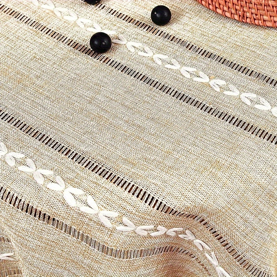 Chemin de table à pompons bohème - motif rayé, napperon rectangulaire pour commode en 100% polyester, décoration tissée pour table de chevet, buffet et protection anti-poussière pour meubles