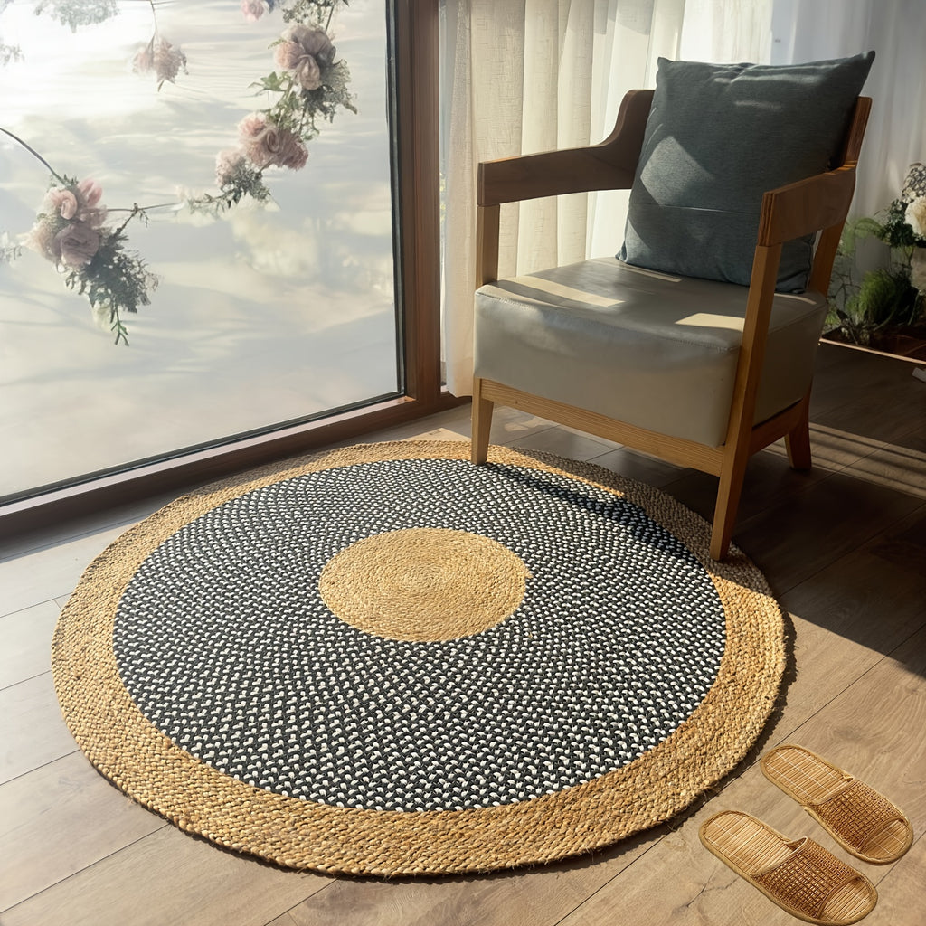 Tapis de jute coloris noir, parfait pour une décoration moderne ou de style maison de campagne
