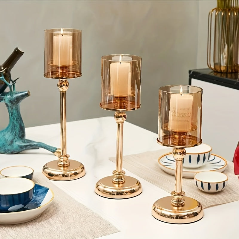 Chandeliers dorés élégants avec bougies en verre - décoration de table moderne et minimaliste pour dîners romantiques, fêtes et décoration intérieure, décor de porte-bougies.