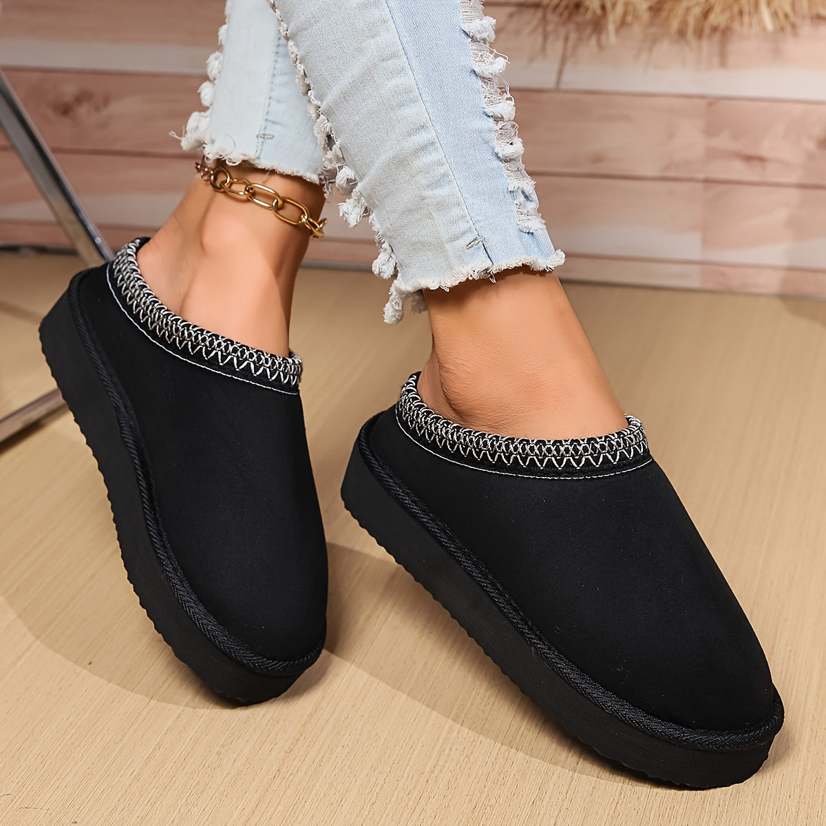 Pantoufles chaudes d'intérieur pour femme avec semelle souple antidérapante, bottines d'hiver, chaussons douillets pour la maison﻿
