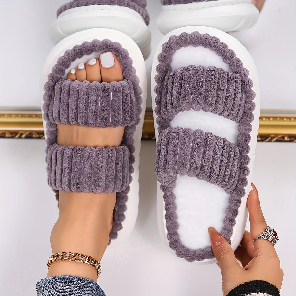 Chaussons femmes à double bride en peluche, coloris unis, à bout ouvert, antidérapants, confortables, en forme de tongs, chaussures de mode, chaussons d'intérieur à plateforme