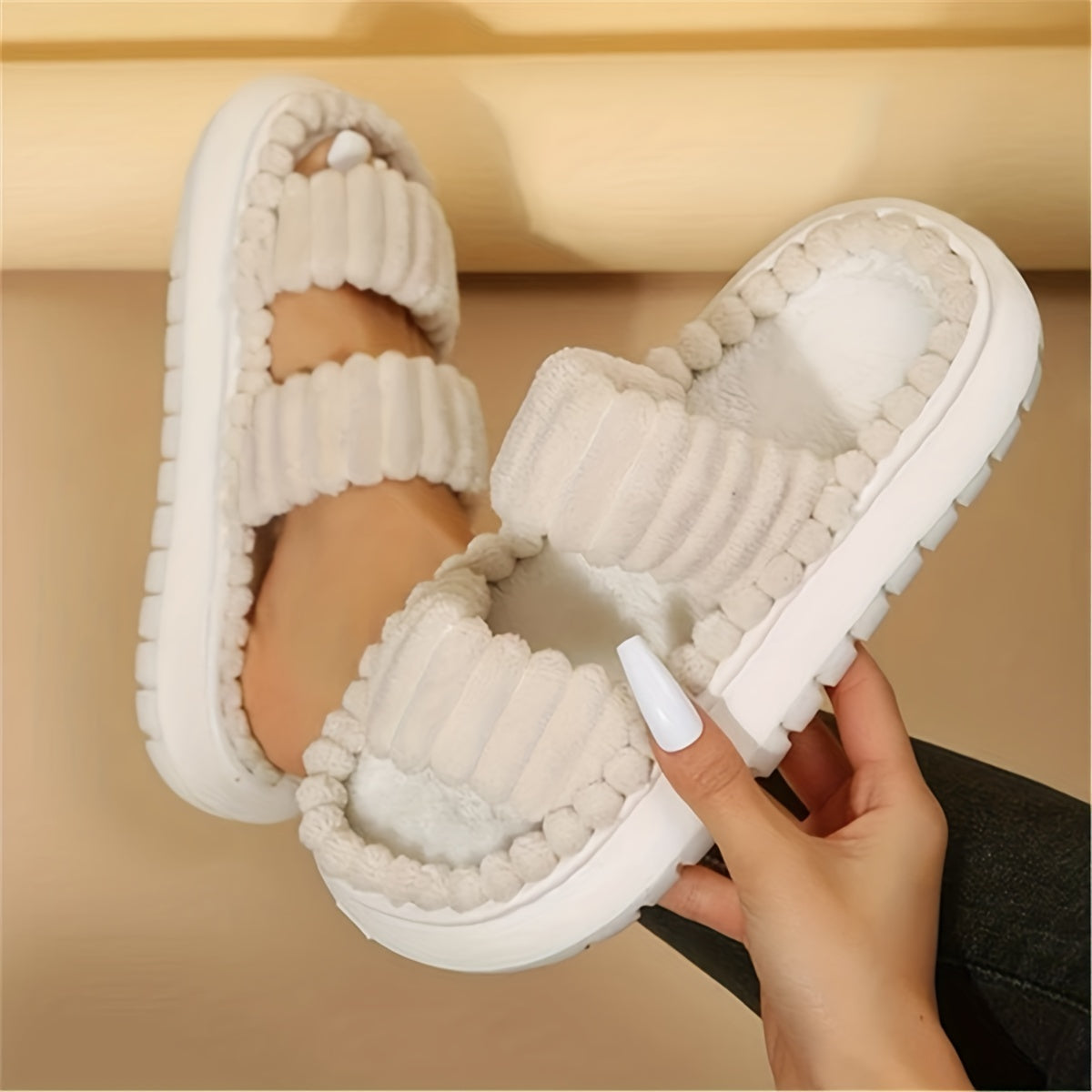 Chaussons femmes à double bride en peluche, coloris unis, à bout ouvert, antidérapants, confortables, en forme de tongs, chaussures de mode, chaussons d'intérieur à plateforme