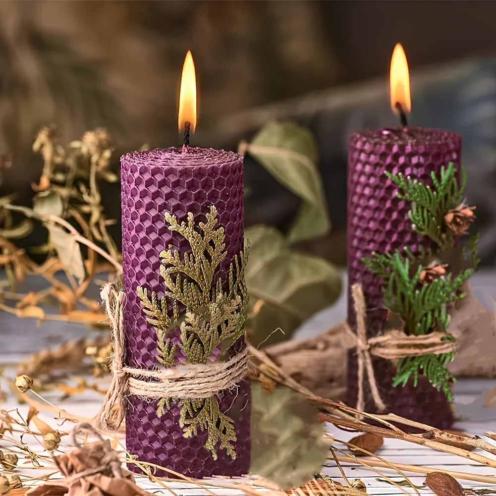 Lot de 4 bougies en cire d'abeille Violet / Bleu / Rouge / Jaune dans une boîte cadeau – Bougies ovales à une mèche, parfum miel avec fleurs séchées et pour une douce lumière nocturne, avec support à bougie inclus.