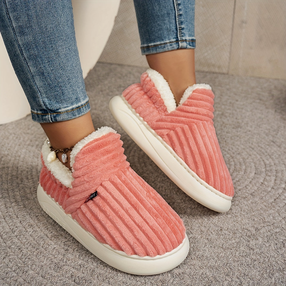 Pantoufles en polaire pour femme, couleur unie, confortables, antidérapantes, chaudes, en peluche, semelle épaisse pour intérieur/extérieur, bottines pour la maison, intérieure en tissu, semelle en TPR, lavables à la main.