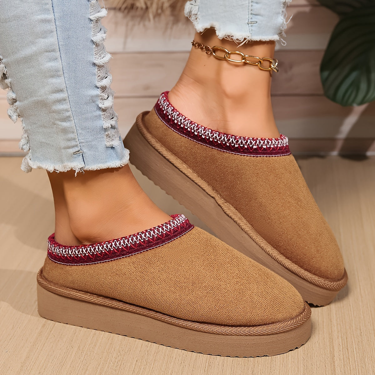 Pantoufles chaudes d'intérieur pour femme avec semelle souple antidérapante, bottines d'hiver, chaussons douillets pour la maison﻿