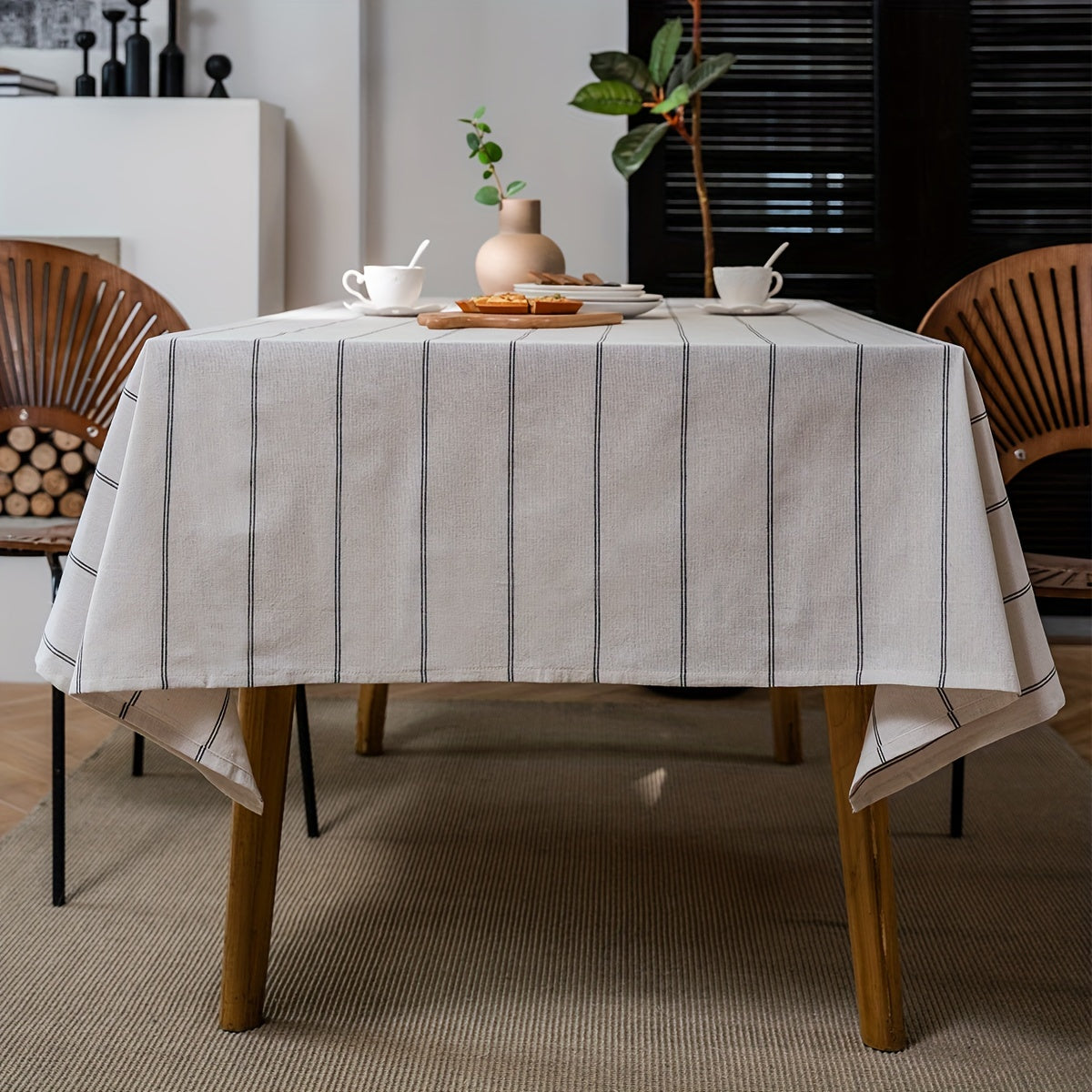 Nappe à rayures - Inspirée du style vintage avec rayures verticales beige et blanc, tissu rectangulaire avec bord décoratif, décoration de salle à manger ou cuisine, décoration de table à manger