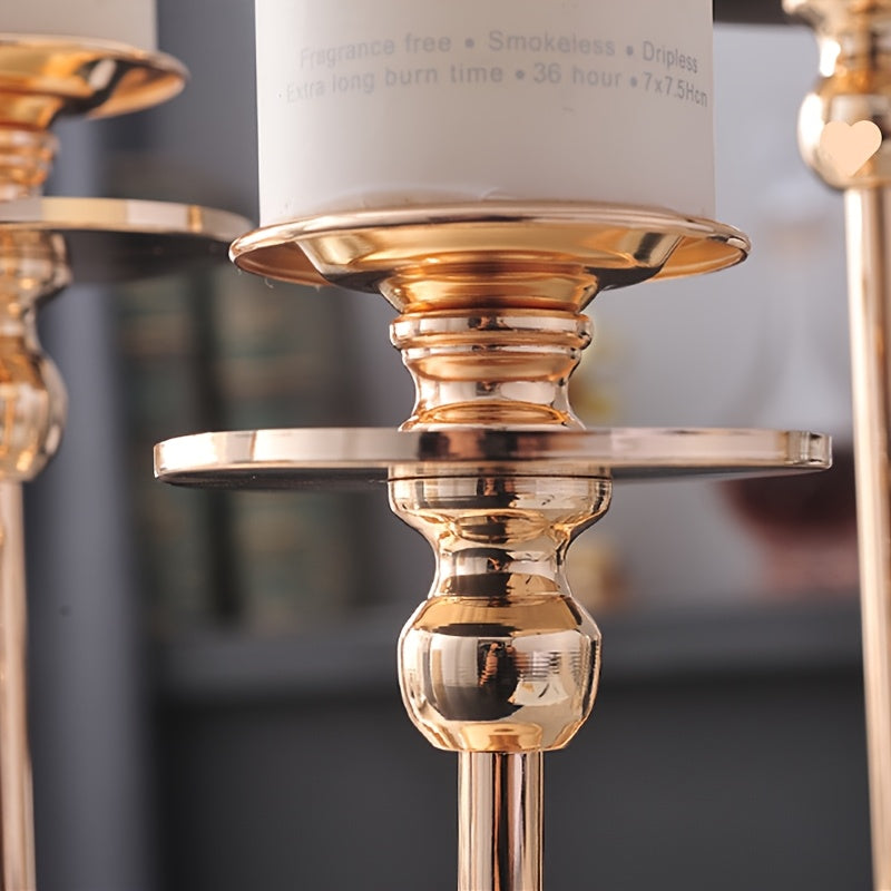 Chandeliers dorés élégants avec bougies en verre - décoration de table moderne et minimaliste pour dîners romantiques, fêtes et décoration intérieure, décor de porte-bougies.