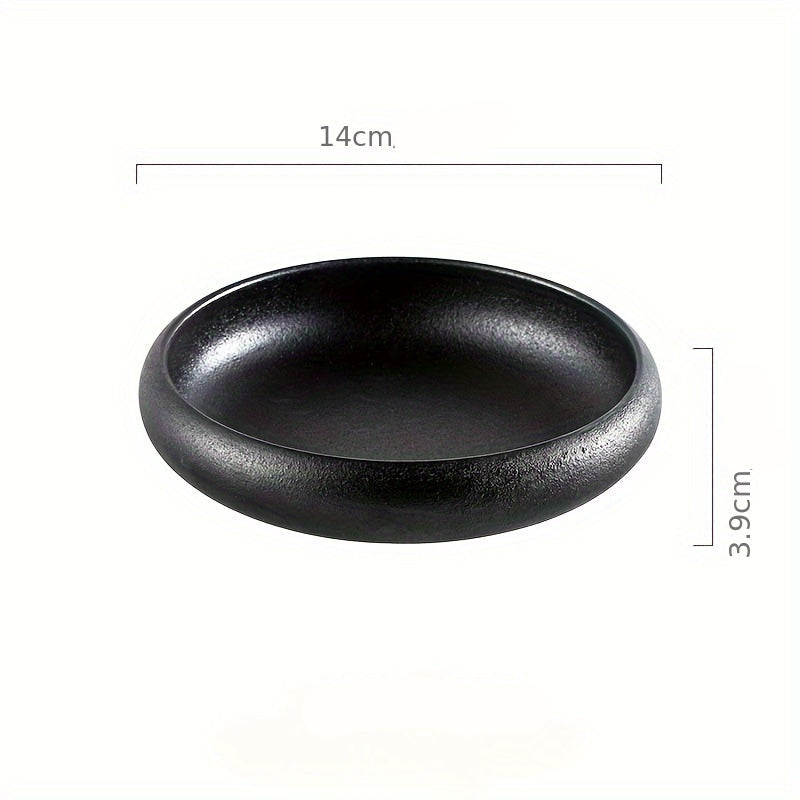 Assiette en céramique avec émaillage créatif