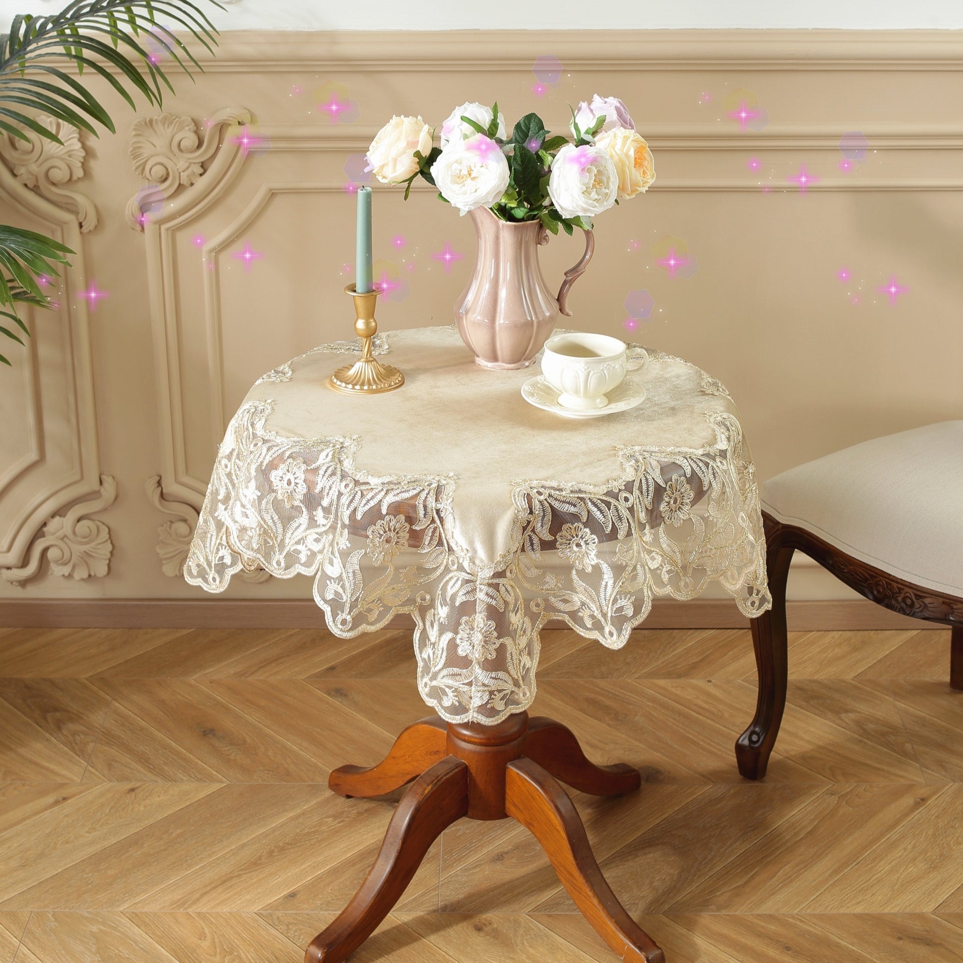 Nappe élégante en polyester avec dentelle dorée brodée – polyvalente pour toutes les saisons, résistante aux taches et à la chaleur, parfaite pour la maison