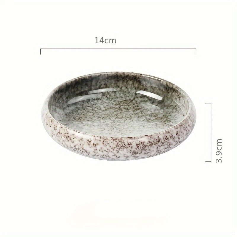 Assiette en céramique avec émaillage créatif