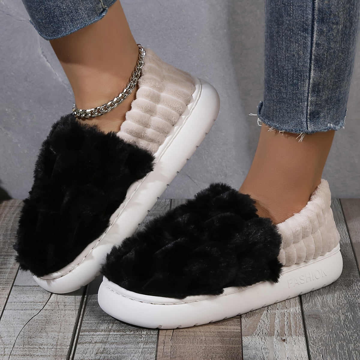 Chaussons d'intérieur à fourrure synthétique bicolore, chaussures décontractées à enfiler, doublées en peluche, confortables pour la maison.