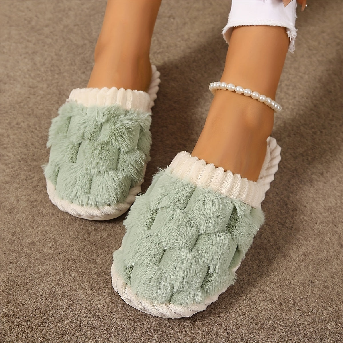 Chaussons d'intérieur à fourrure synthétique bicolore, chaussures décontractées à enfiler, doublées en peluche, confortables pour la maison.