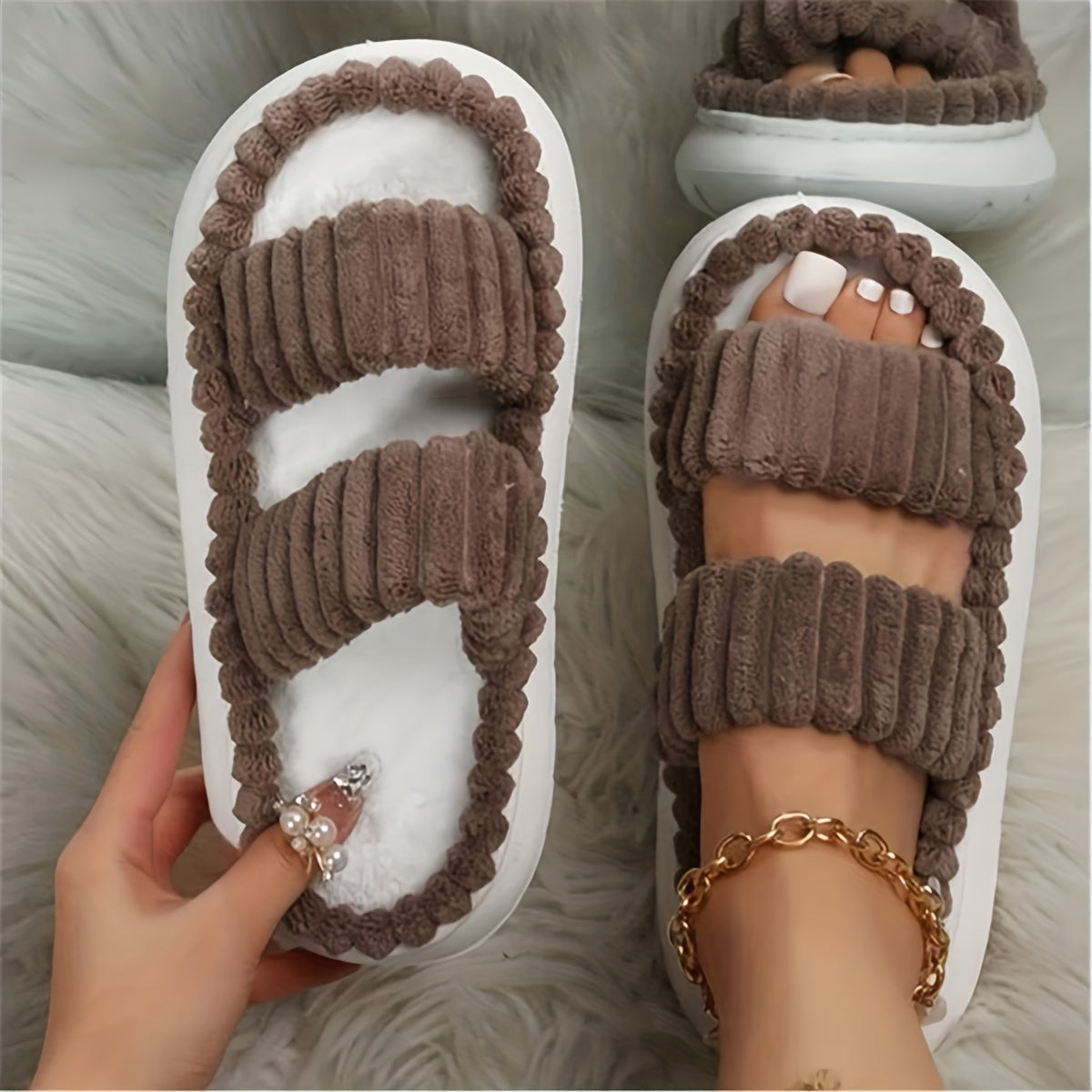 Chaussons femmes à double bride en peluche, coloris unis, à bout ouvert, antidérapants, confortables, en forme de tongs, chaussures de mode, chaussons d'intérieur à plateforme