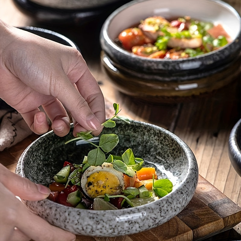 Assiette en céramique avec émaillage créatif