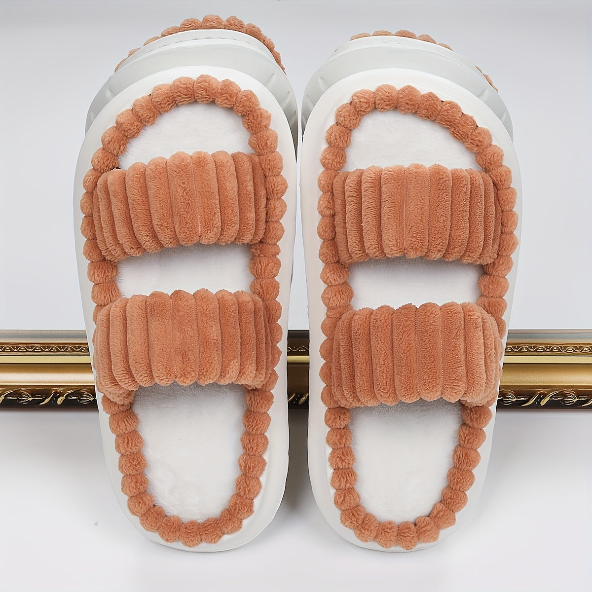 Chaussons femmes à double bride en peluche, coloris unis, à bout ouvert, antidérapants, confortables, en forme de tongs, chaussures de mode, chaussons d'intérieur à plateforme