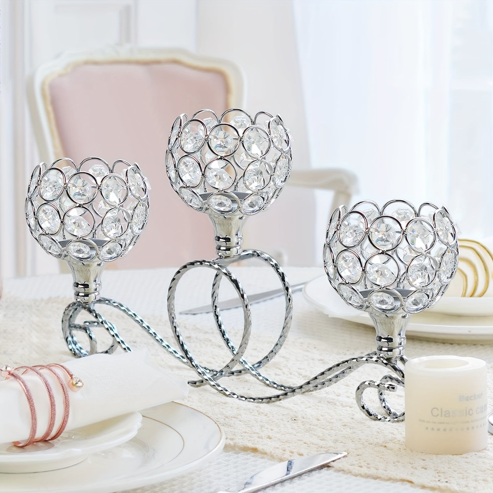 Porte-bougies élégant à trois bras en cristal avec pendentif – parfait pour les mariages, anniversaires, centres de table d’anniversaire et dîners romantiques – idéal pour la décoration intérieure, Halloween, Noël et le Nouvel An.