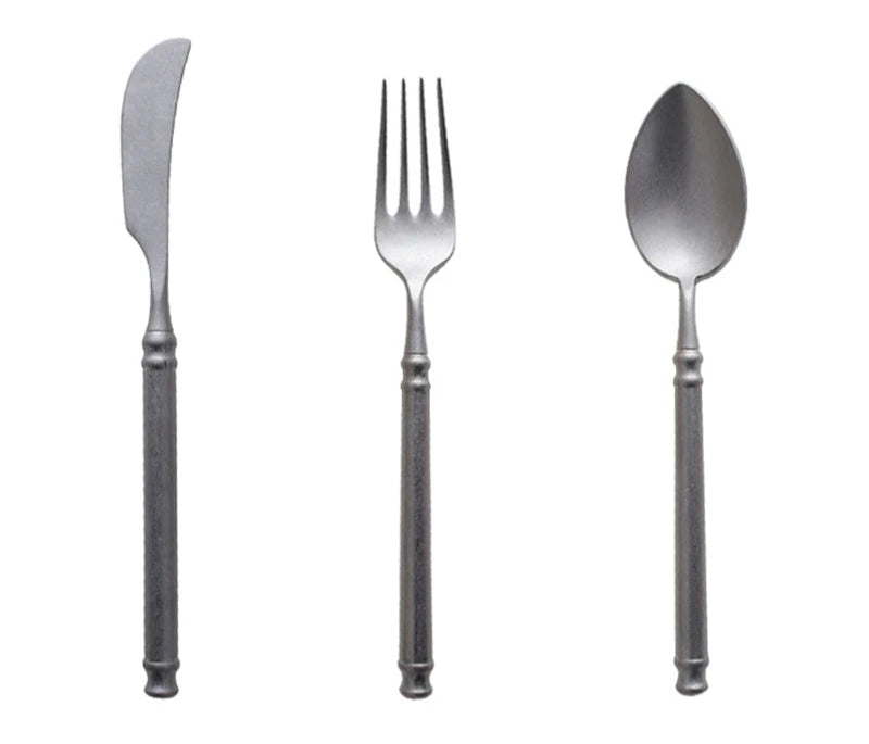 Ensemble de couverts rétro en acier inoxydable 304, finition mate. Couverts de style occidental pour steak, café et desserts, comprenant couteau et fourchette vintage spéciale.