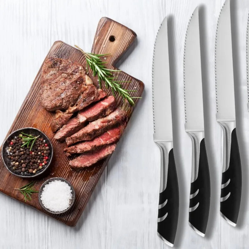 Couteau à steak à pointe fine de 5" – Ensemble de couteaux à steak tranchants, lame forgée en acier inoxydable à haute teneur en carbone, manche ergonomique en plastique noir pour la découpe.
