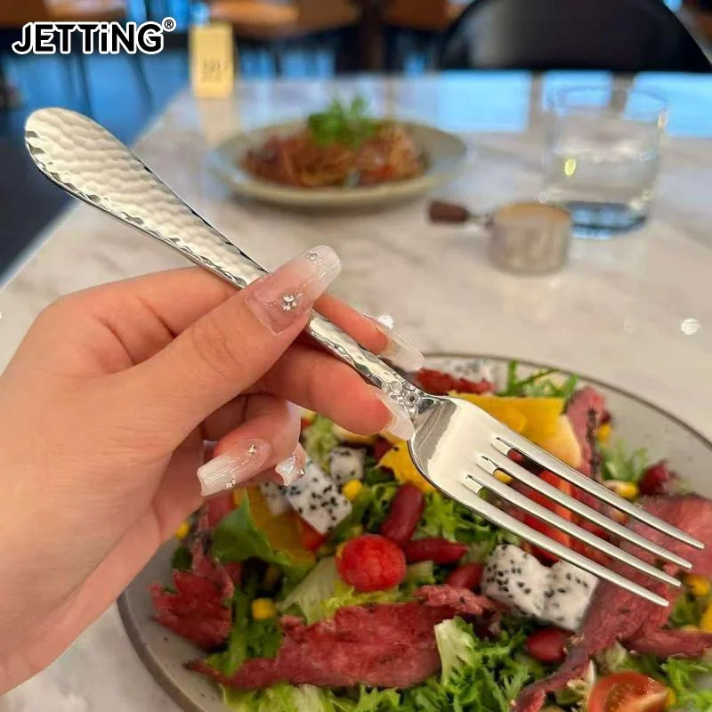 fourchettes de table en acier inoxydable à long manche. Fourchettes à quatre dents adaptées pour le dîner, les salades, les desserts et les fruits, idéales pour la cuisine.