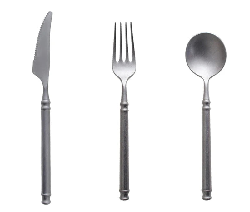 Ensemble de couverts rétro en acier inoxydable 304, finition mate. Couverts de style occidental pour steak, café et desserts, comprenant couteau et fourchette vintage spéciale.