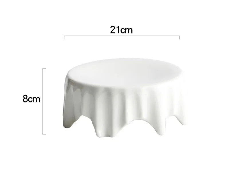 Assiette blanche, vaisselle pour hôtel et maison, conception créative de cuisine, plat artistique, vaisselle ronde.