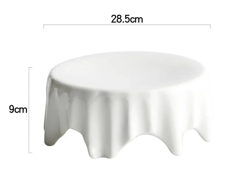 Assiette blanche, vaisselle pour hôtel et maison, conception créative de cuisine, plat artistique, vaisselle ronde.