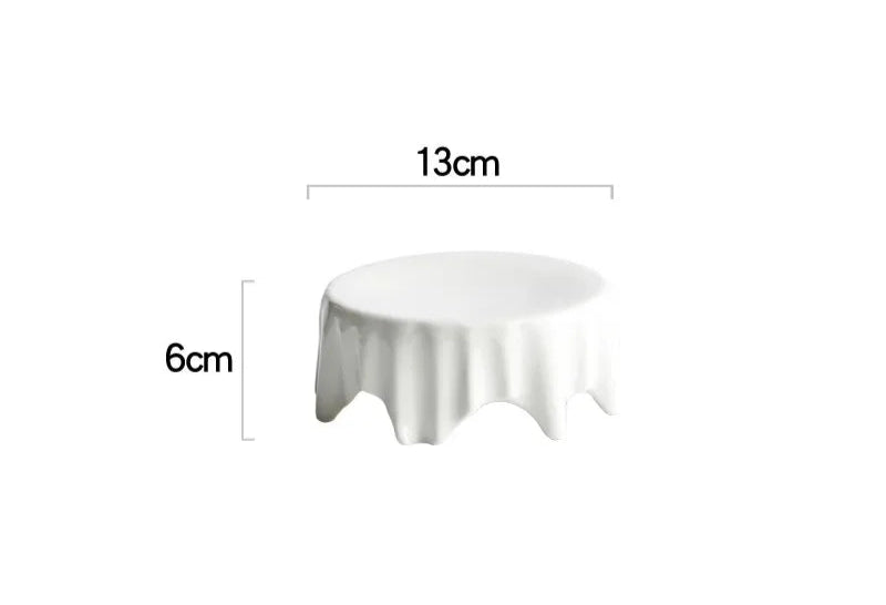 Assiette blanche, vaisselle pour hôtel et maison, conception créative de cuisine, plat artistique, vaisselle ronde.