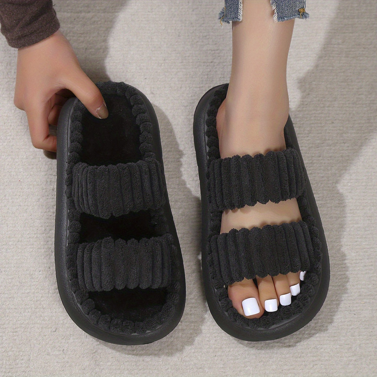 Chaussons femmes à double bride en peluche, coloris unis, à bout ouvert, antidérapants, confortables, en forme de tongs, chaussures de mode, chaussons d'intérieur à plateforme