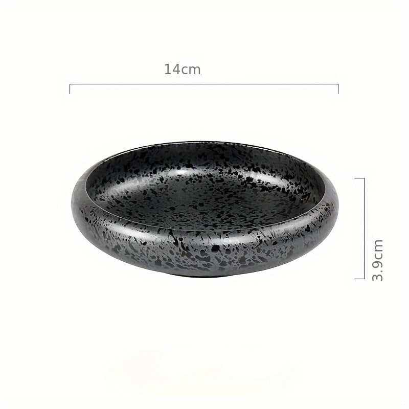Assiette en céramique avec émaillage créatif