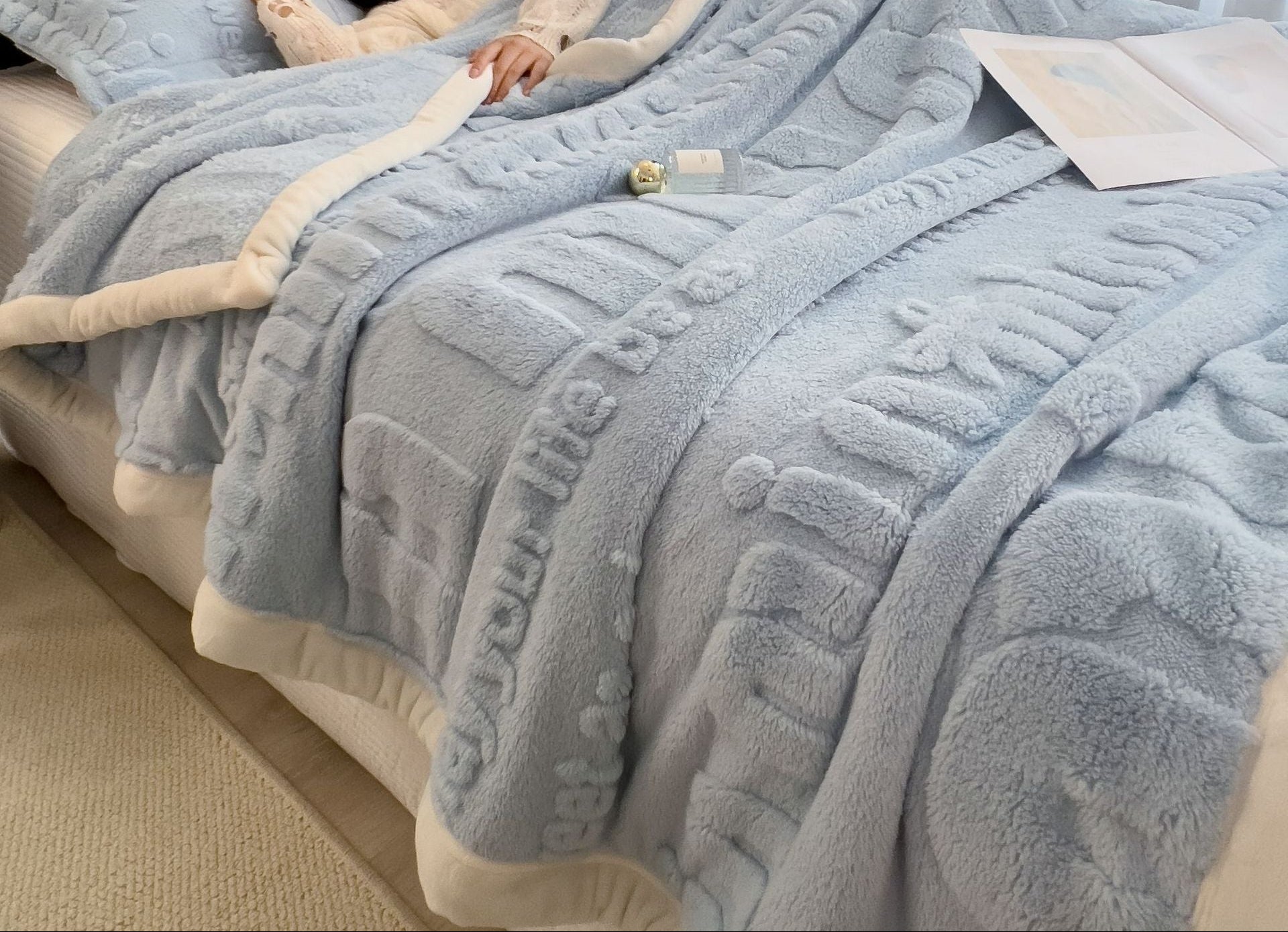 Couverture en peluche polaire hiver - 1 pièce, dessus-de-lit épais en flanelle de velours gaufrée, plaid chaud toutes saisons en polyester, lavable en machine, tissage uni - sans taie d’oreiller