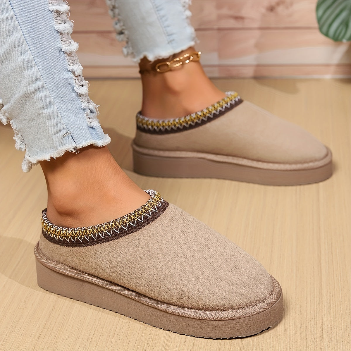 Pantoufles chaudes d'intérieur pour femme avec semelle souple antidérapante, bottines d'hiver, chaussons douillets pour la maison﻿