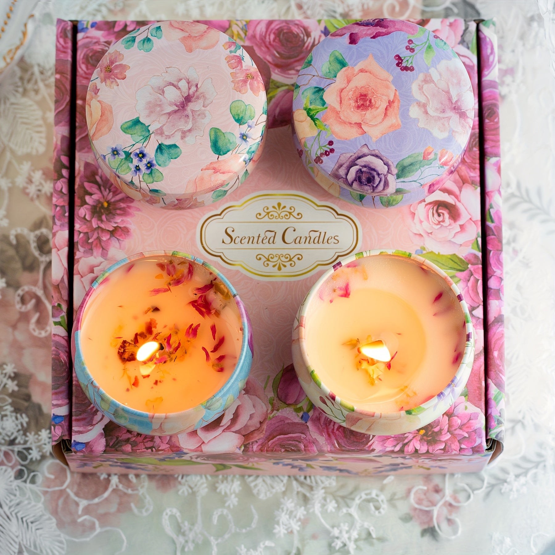 Coffret de 2 ou 4 bougies parfumées pour femmes en cire de soja avec fleurs séchées, disponibles en quatre senteurs. Idéal pour le bain et le yoga.