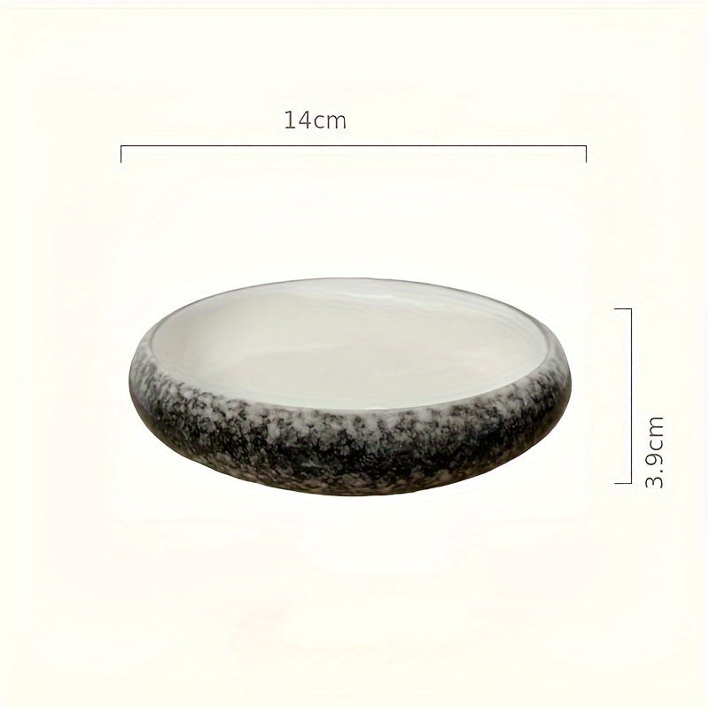 Assiette en céramique avec émaillage créatif