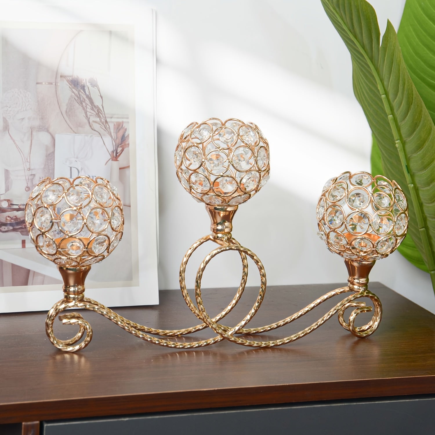 Porte-bougies élégant à trois bras en cristal avec pendentif – parfait pour les mariages, anniversaires, centres de table d’anniversaire et dîners romantiques – idéal pour la décoration intérieure, Halloween, Noël et le Nouvel An.