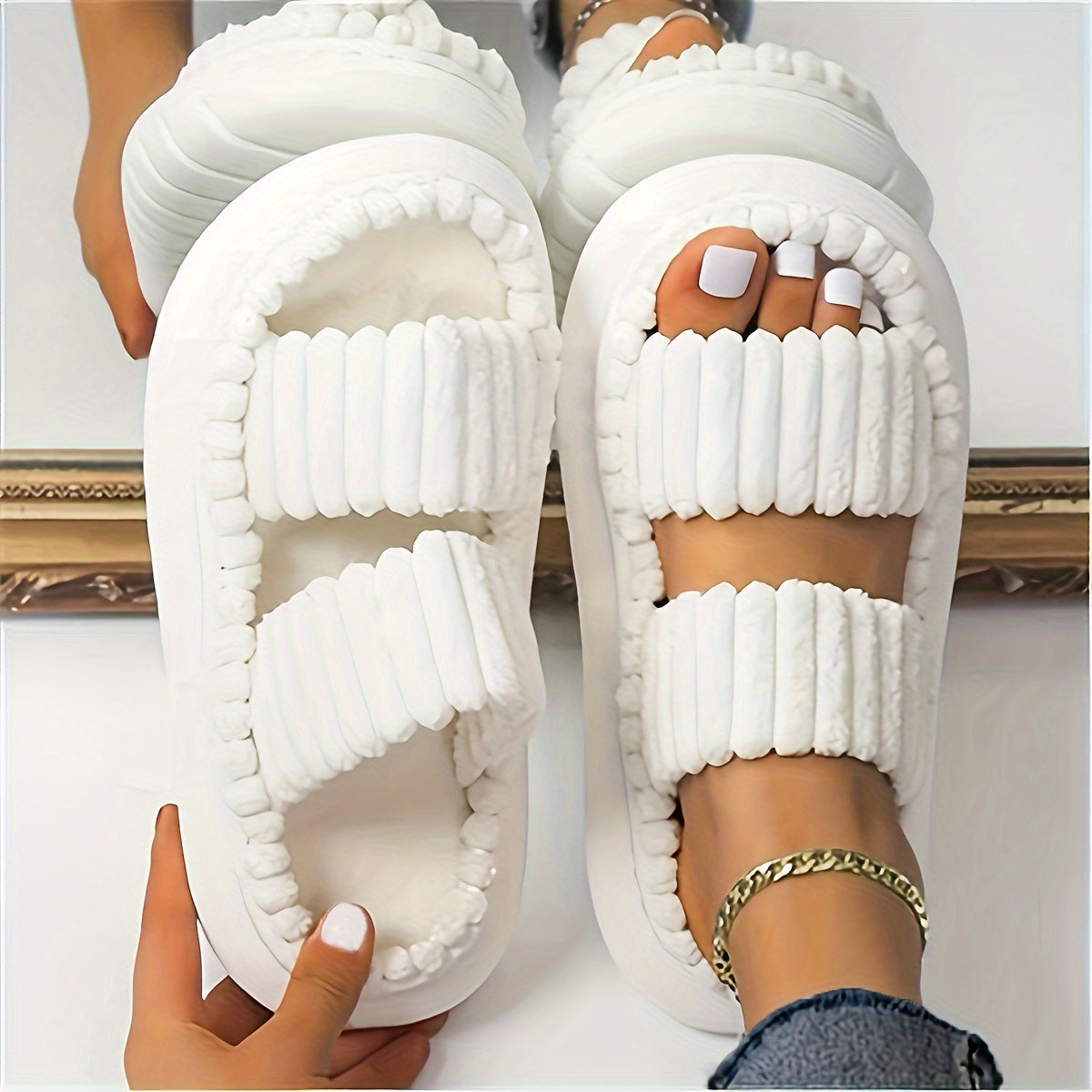 Chaussons femmes à double bride en peluche, coloris unis, à bout ouvert, antidérapants, confortables, en forme de tongs, chaussures de mode, chaussons d'intérieur à plateforme