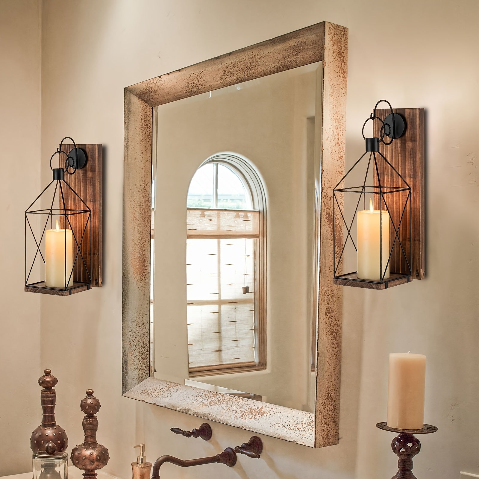 Applique murale rustique en bois avec lanterne métallique de 34,04 cm, décoration de maison style ferme, finition laquée marron, fixation murale, polyvalente pour intérieur et extérieur.