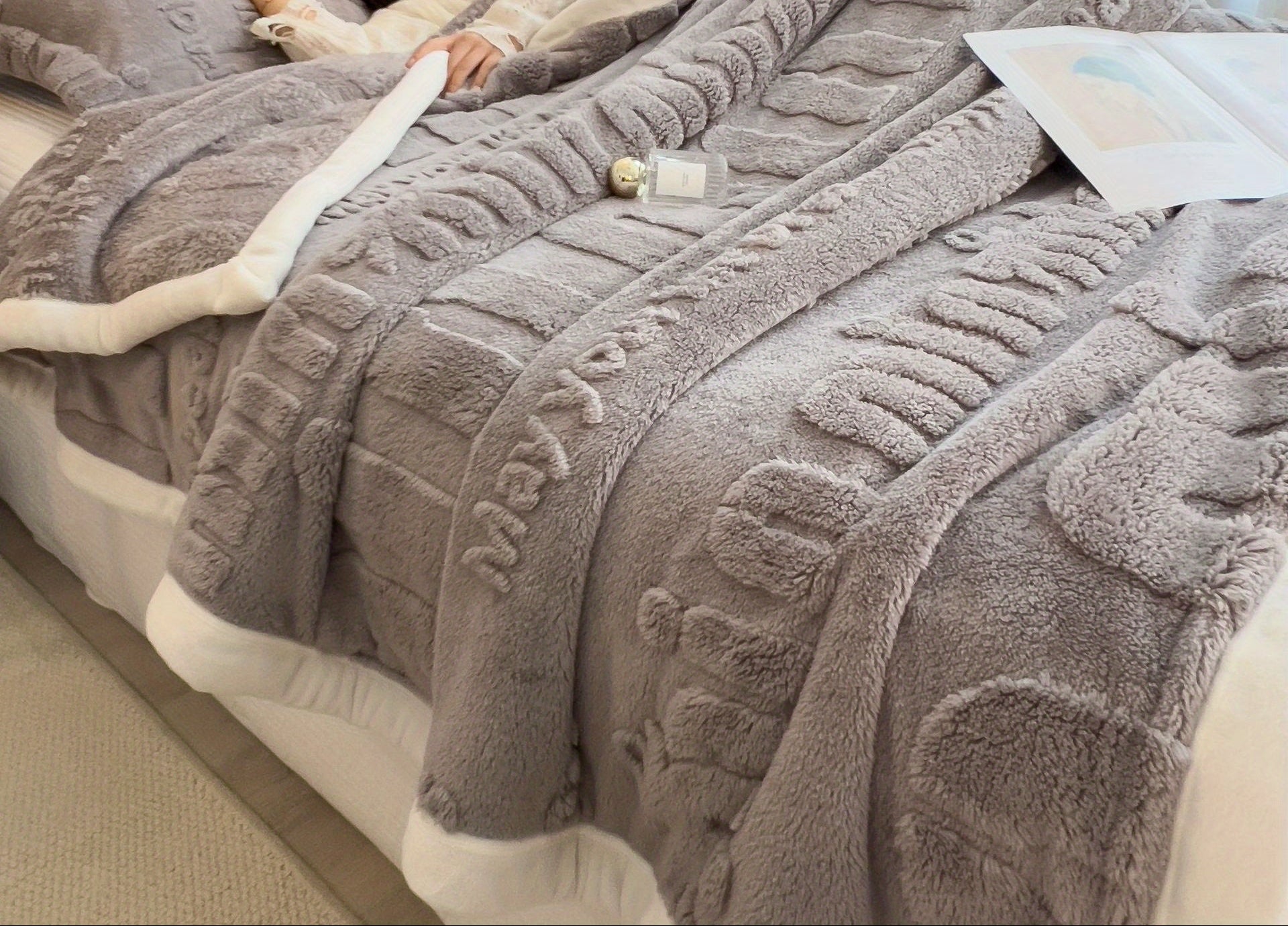 Couverture en peluche polaire hiver - 1 pièce, dessus-de-lit épais en flanelle de velours gaufrée, plaid chaud toutes saisons en polyester, lavable en machine, tissage uni - sans taie d’oreiller