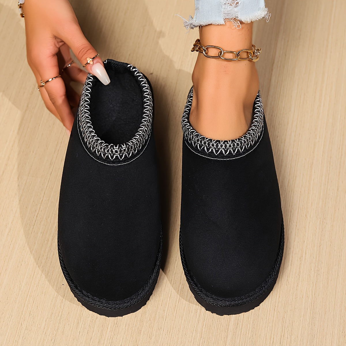 Pantoufles chaudes d'intérieur pour femme avec semelle souple antidérapante, bottines d'hiver, chaussons douillets pour la maison﻿