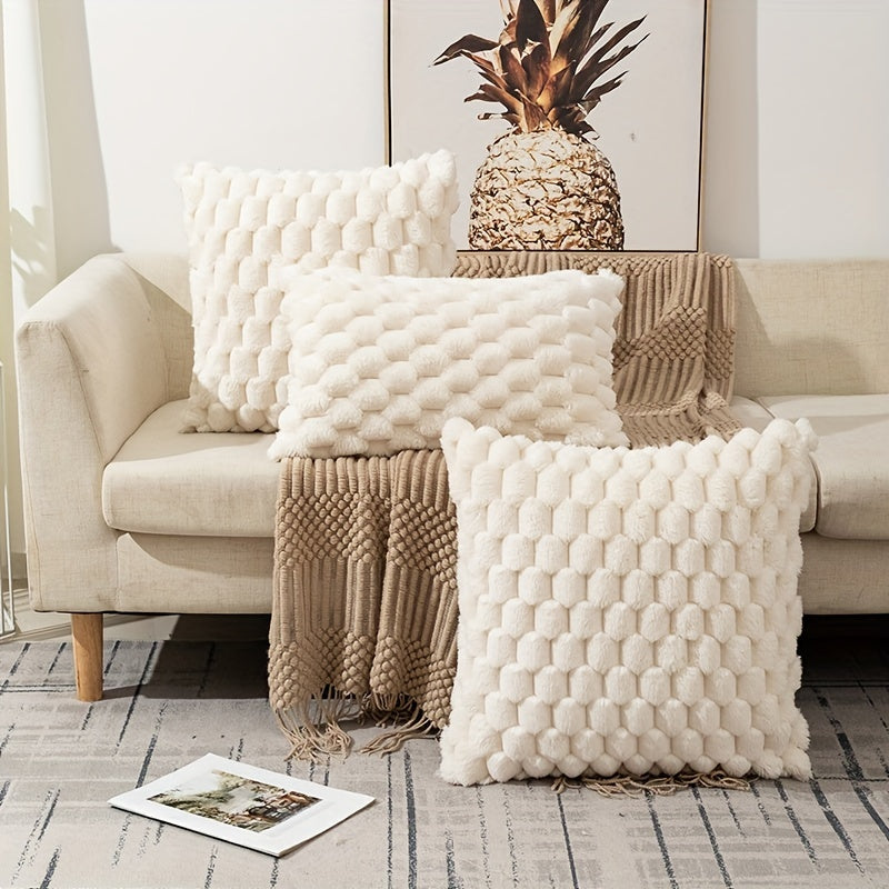 Coussin avec garniture ultra doux et moelleux, à motif imprimé sur une seule face. Housse pelucheuse imitation fourrure pour une décoration chaleureuse et élégante du salon, du canapé, du lit ou de toute pièce de la maison.